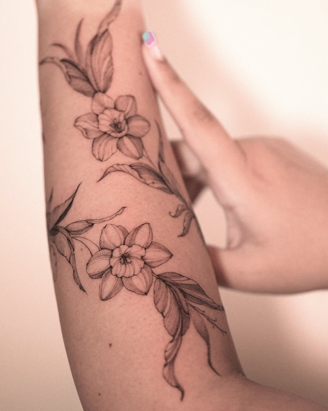 Tattoo by @zali__tattoo — fine_line, black_and_grey