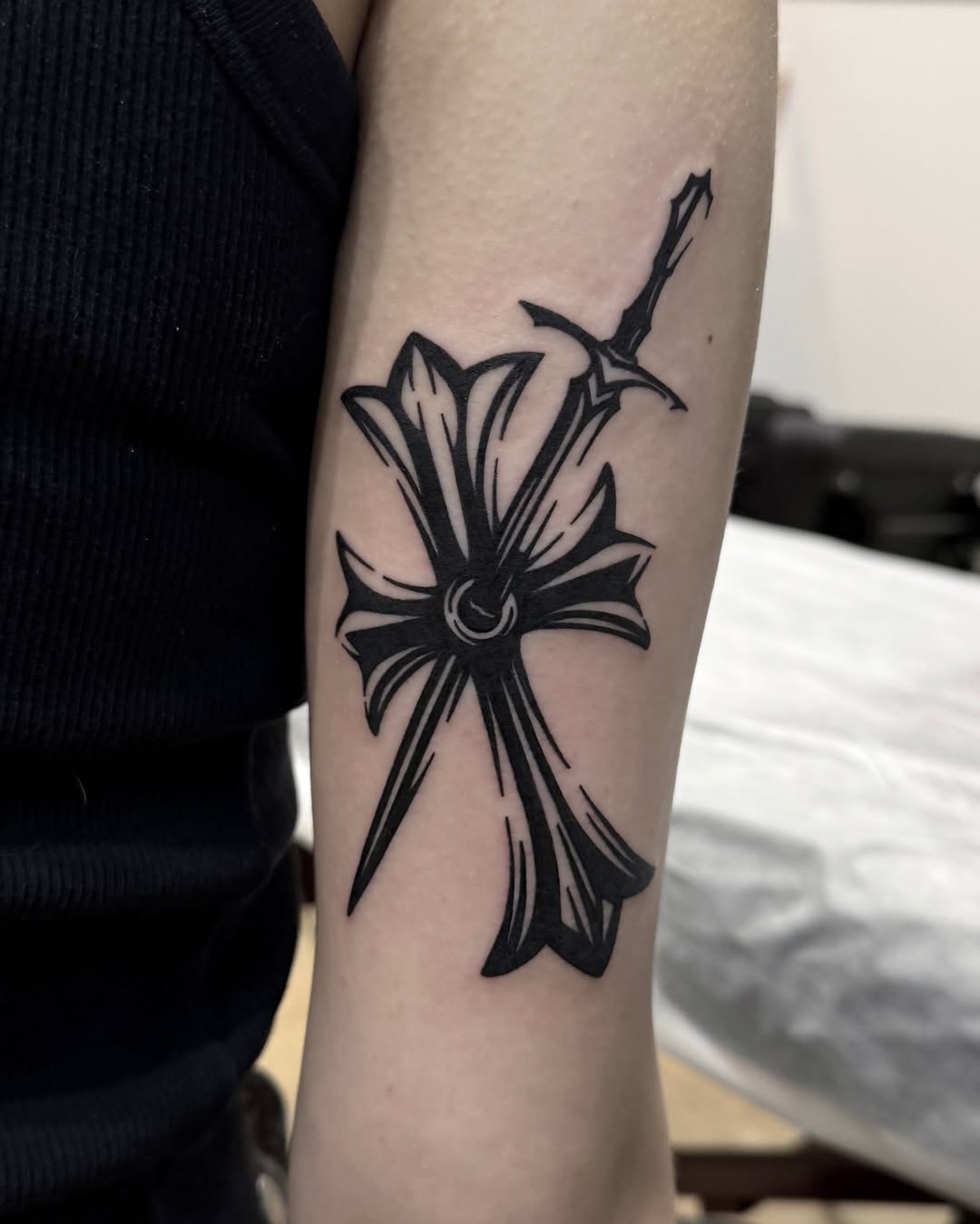 Tattoo by @roniblack_tt — blackwork
