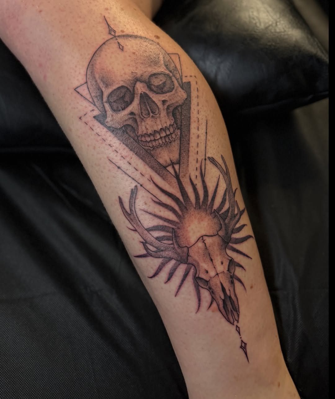 Tattoo by @rikkybobbytattoo โ realism, geometric
