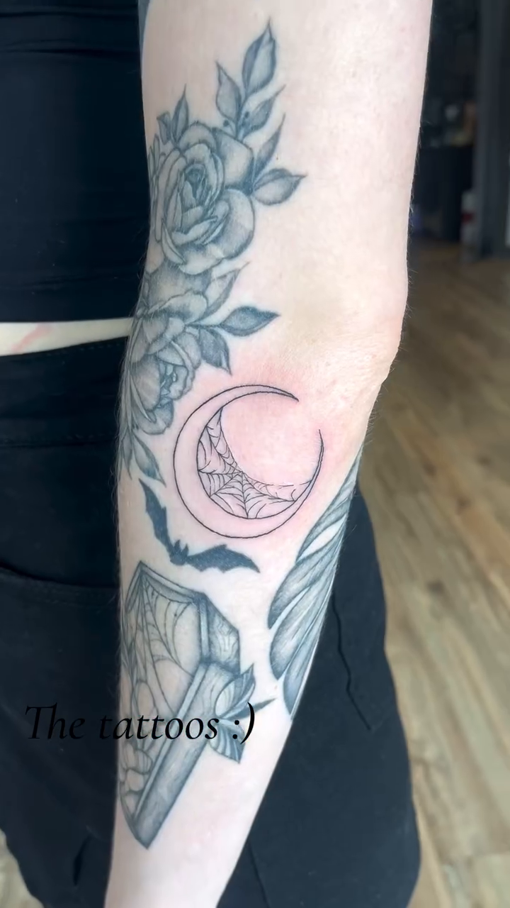 Tattoo by @crownofcurls_tattoos — fine_line, minimalist