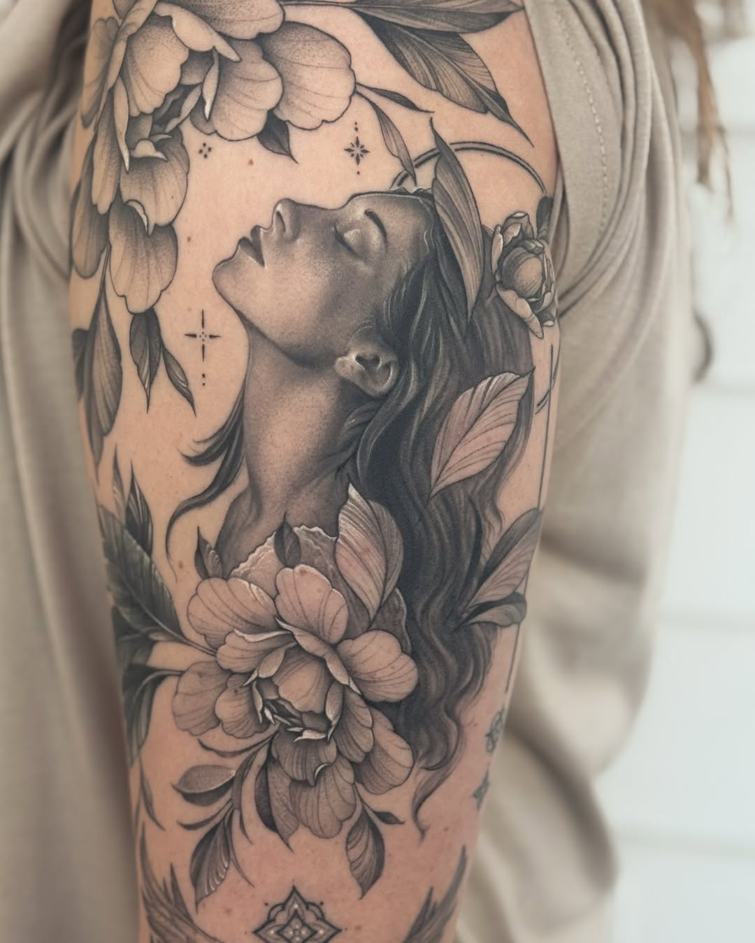 Tattoo by @raeanne.ink β black_and_grey, realism