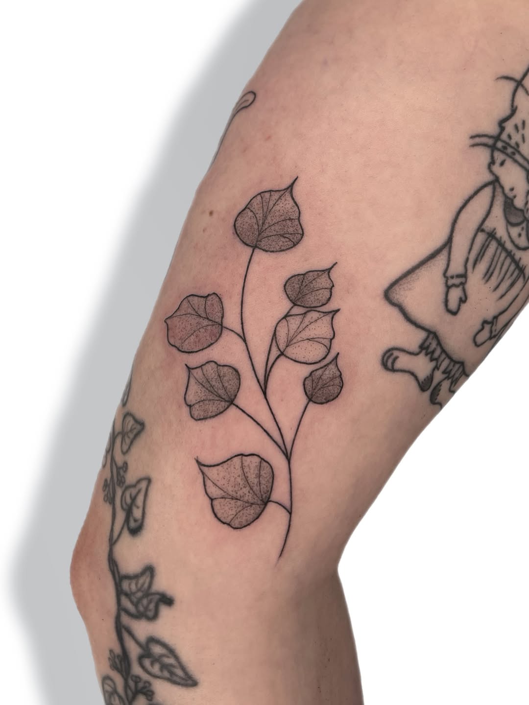 Tattoo by @julesdoestattoos โ fine_line, dotwork