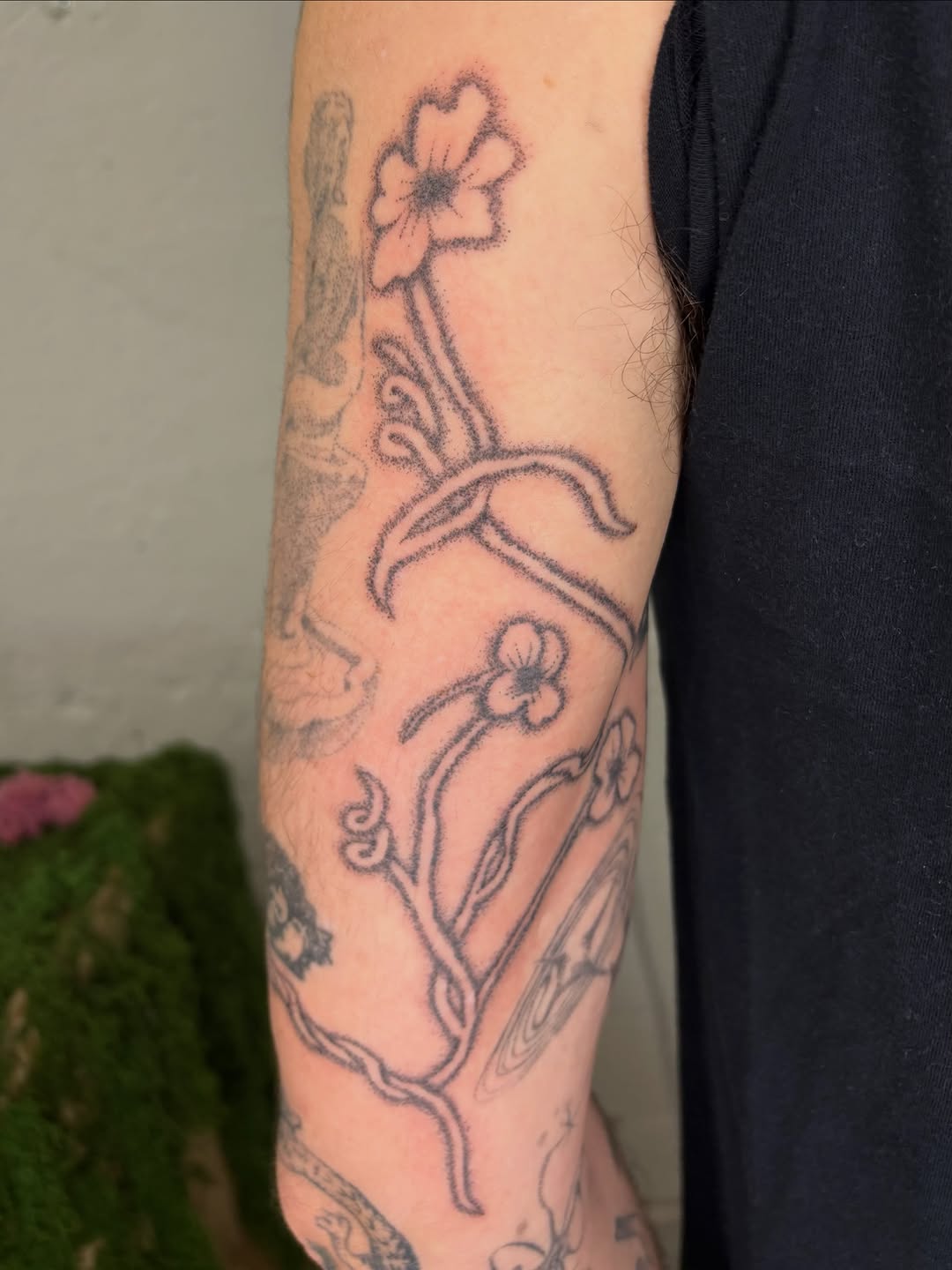 Tattoo by @sabpokes — dotwork, fine_line