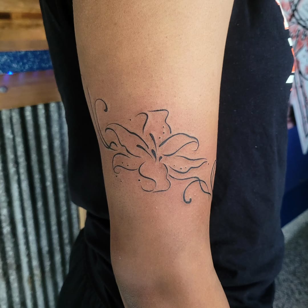 Tattoo by @sarah_tone_ink — fine_line