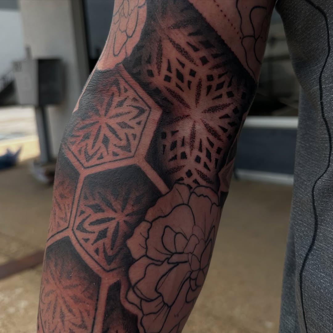 Tattoo by @_tfrow — geometric, dotwork