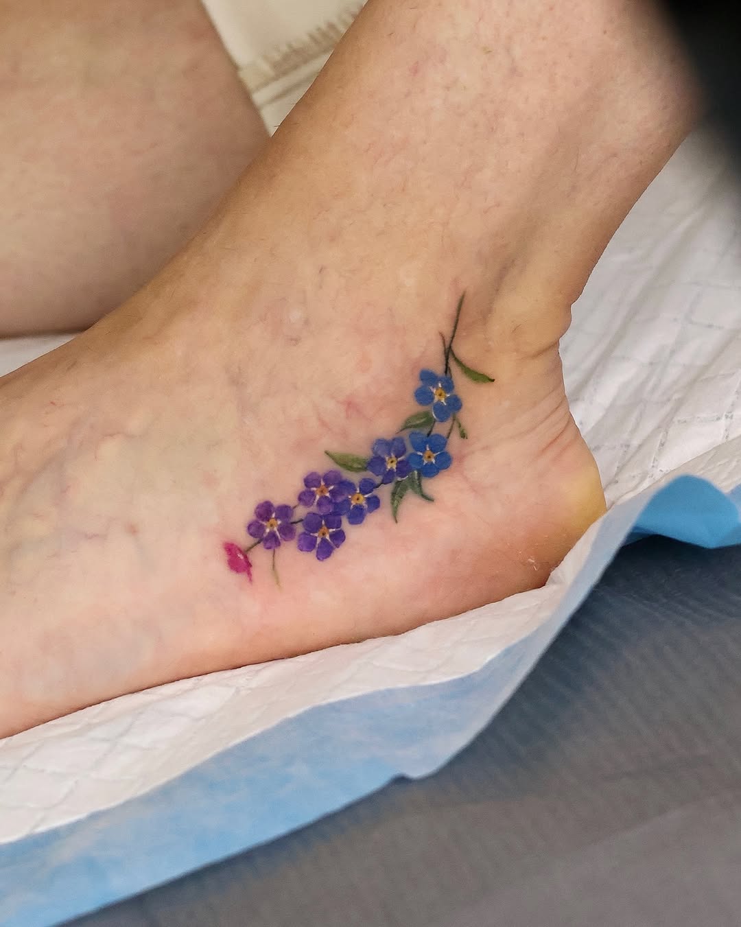 Tattoo by @tattooist_yum — fine_line, watercolor