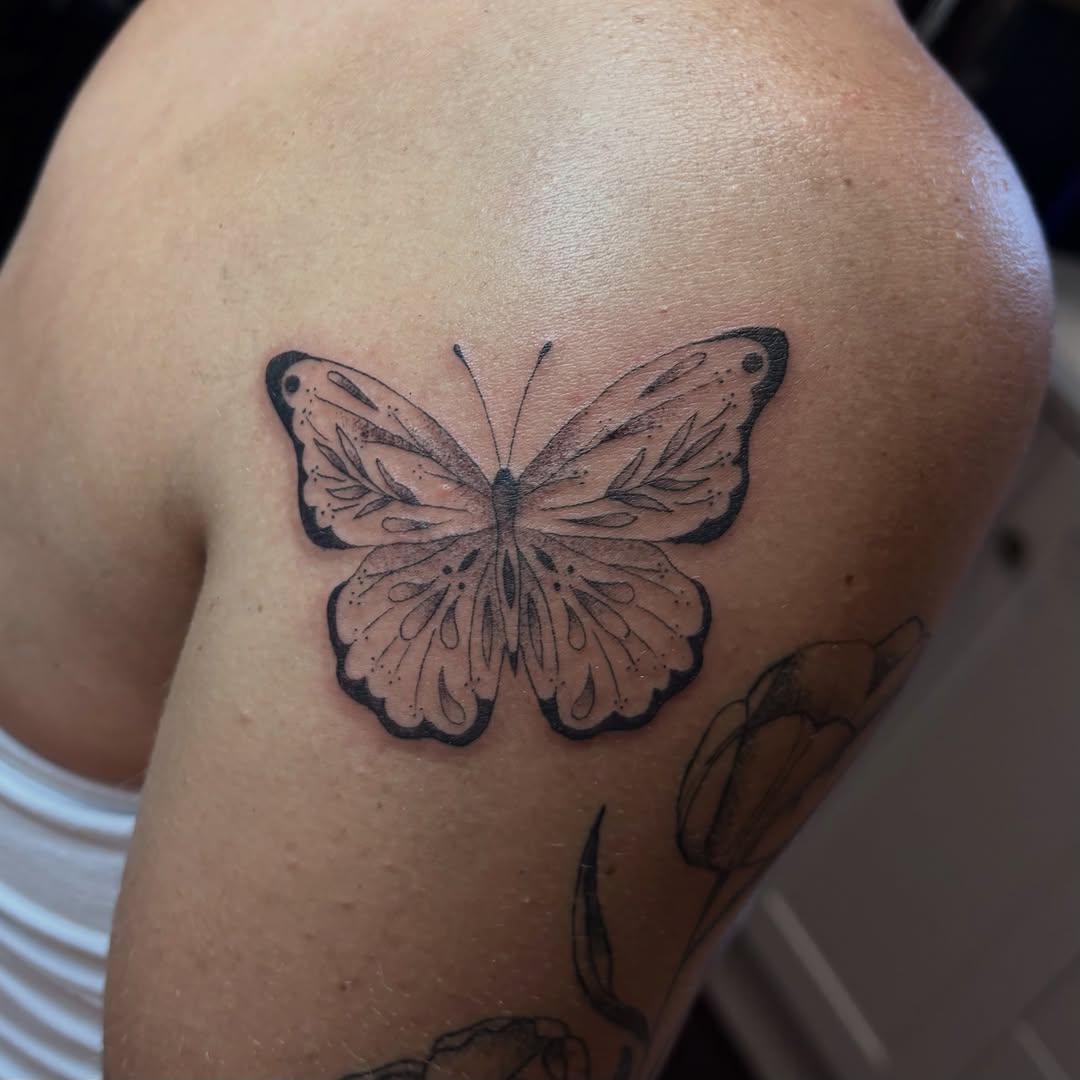 Tattoo by @tattoosbysamira — fine_line, dotwork