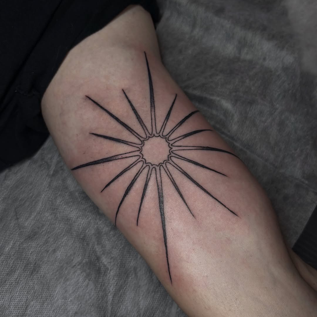 Tattoo by @tattoosbysamira — fine_line