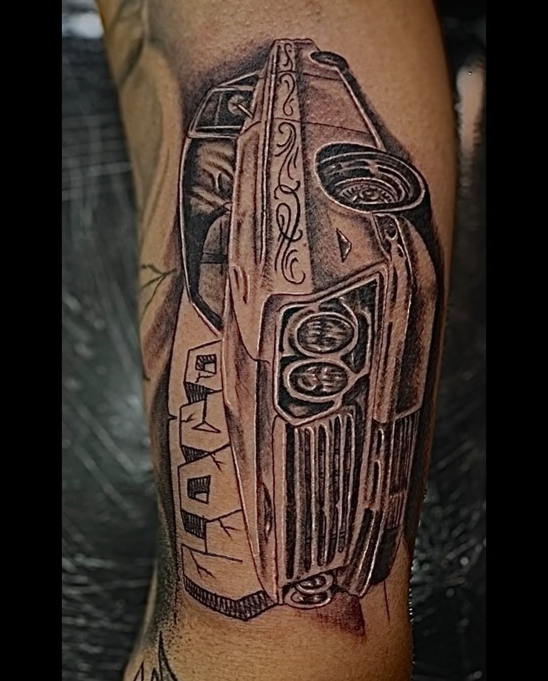 Tattoo by @mami_g_tat2z — realism, black_and_grey
