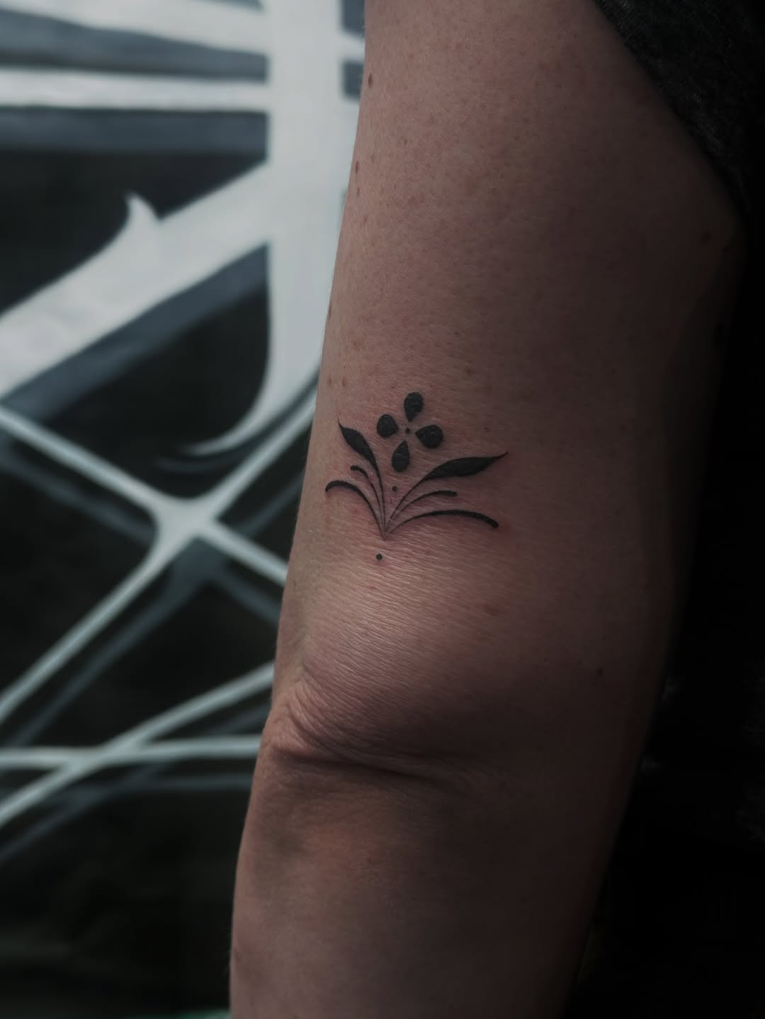 Tattoo by @shriekingpossum — fine_line, minimalist