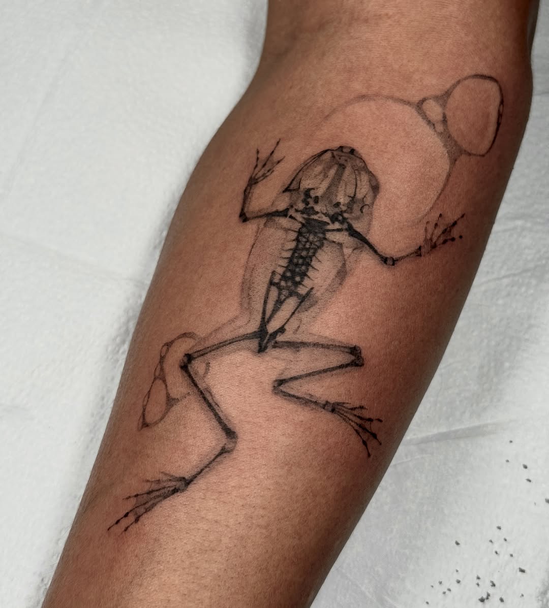 Tattoo by @mollymurrayink — black_and_grey, realism