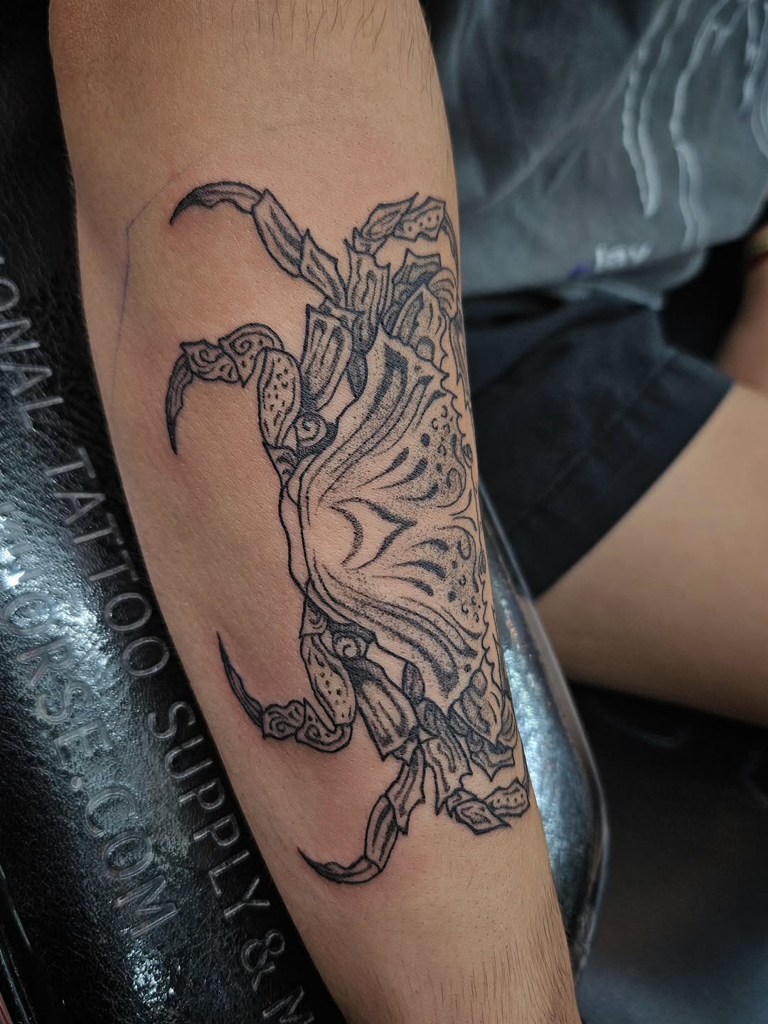 Tattoo by @pin.poked_ β blackwork, ornamental