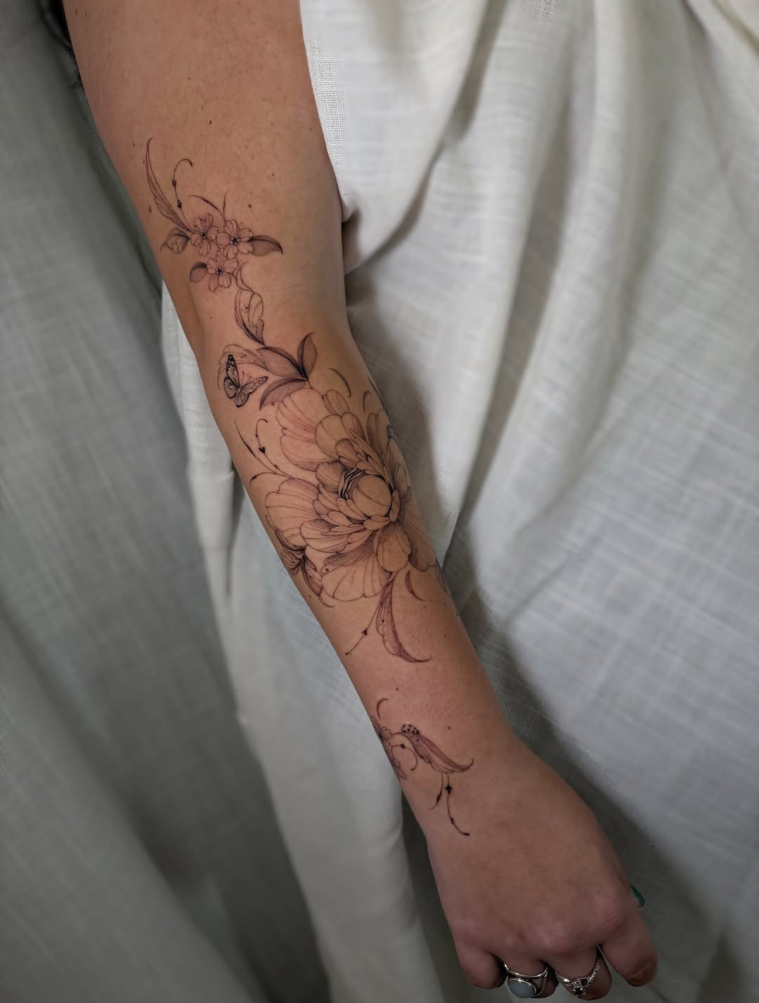 Tattoo by @inkbyjustene โ fine_line, black_and_grey