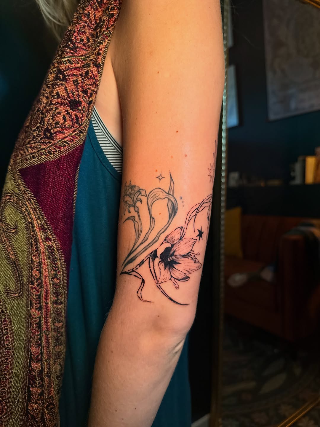Tattoo by @juniperinkk — fine_line, black_and_grey