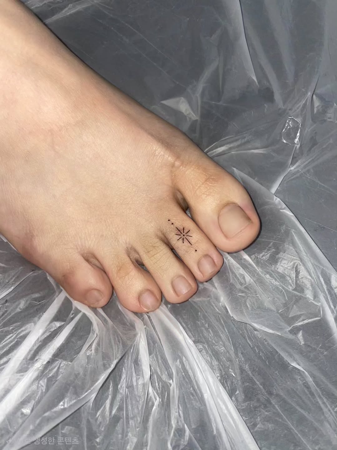 Tattoo by @piggy_boogy — fine_line, minimalist