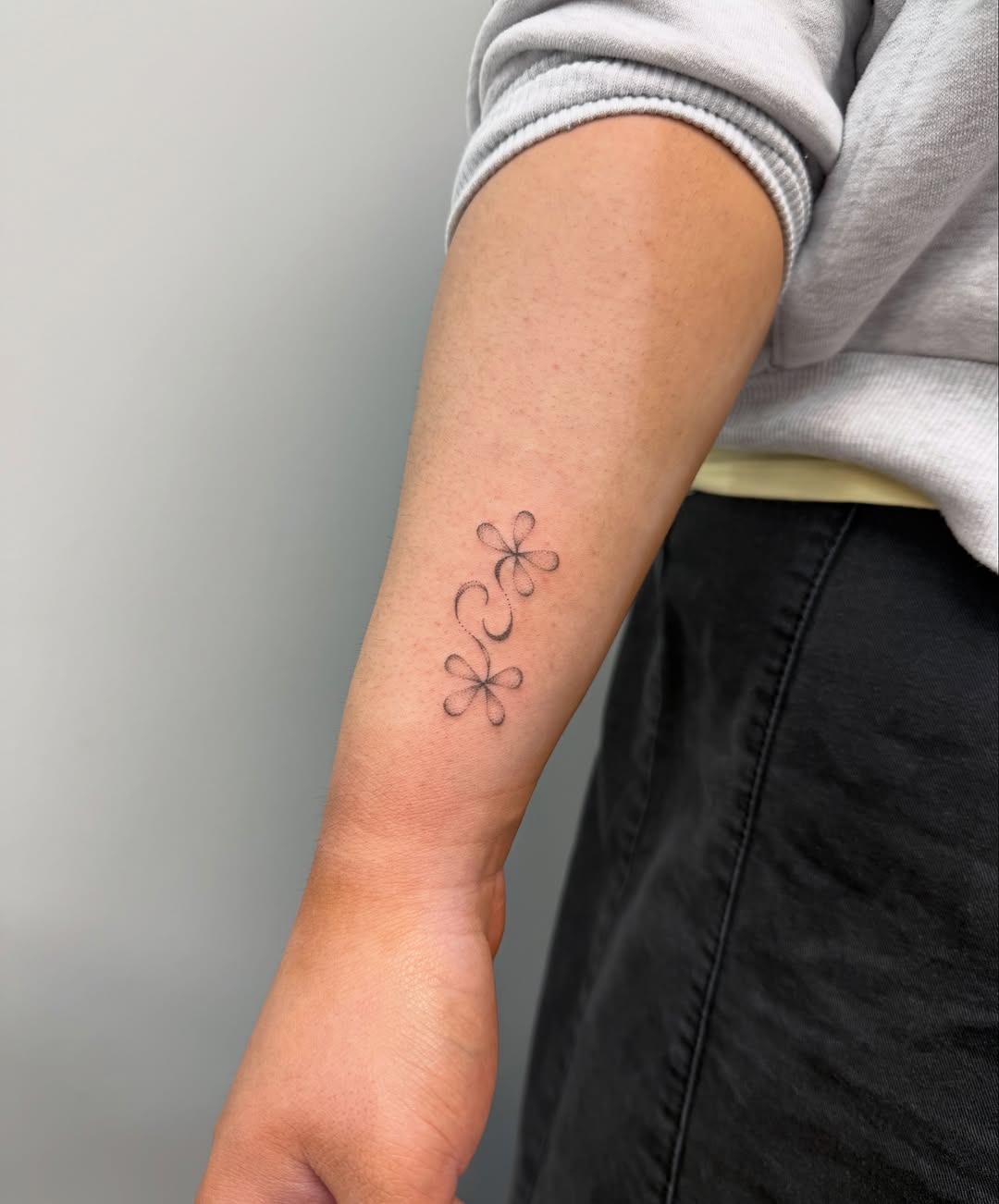 Tattoo by @so0mps — fine_line, minimalist