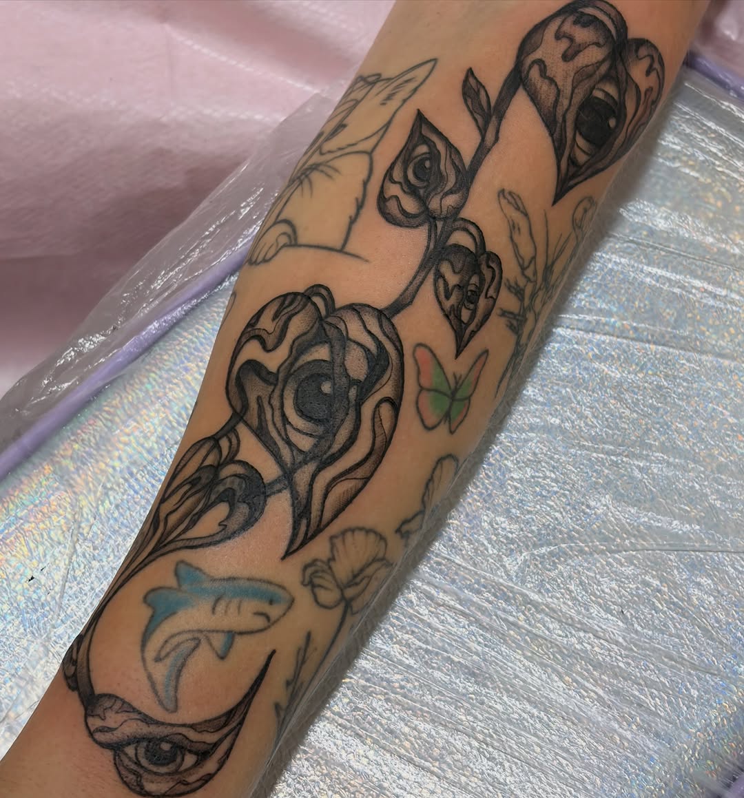 Tattoo by @laurencaldwelltattoo — black_and_grey, fine_line