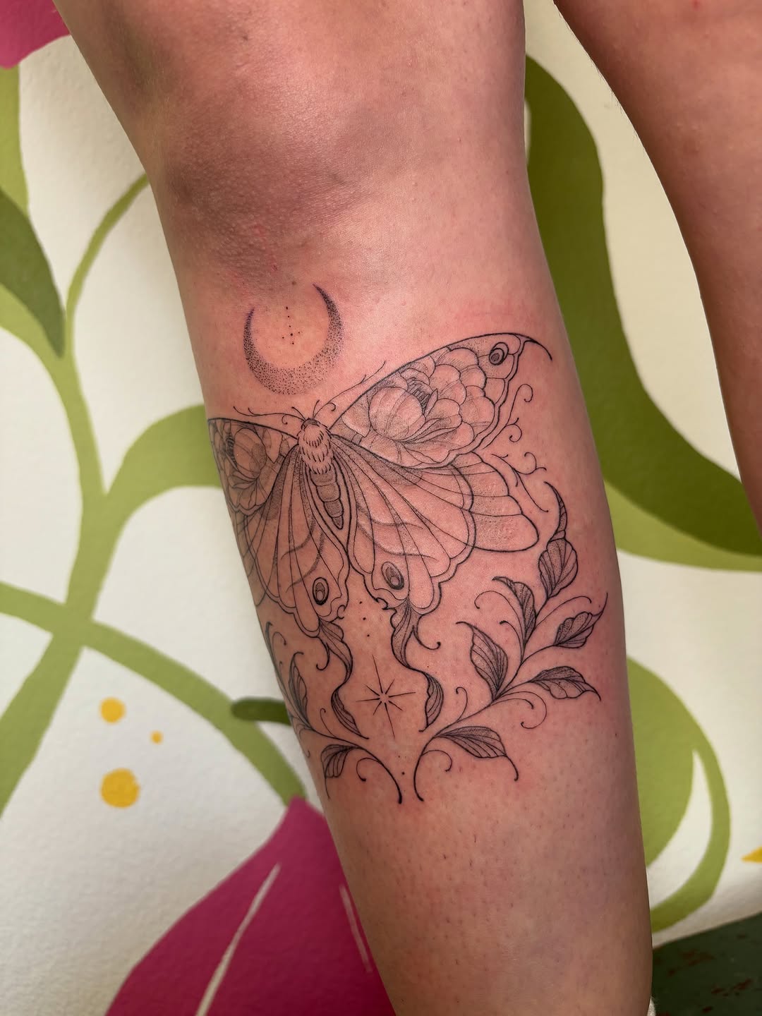 Tattoo by @amberloutattoo โ fine_line, dotwork