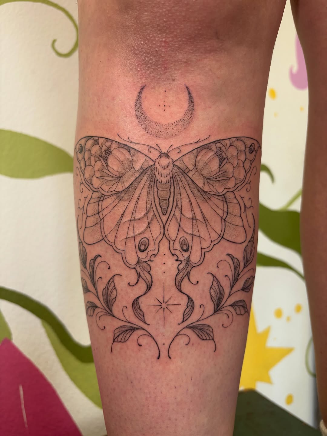 Tattoo by @amberloutattoo โ fine_line, dotwork
