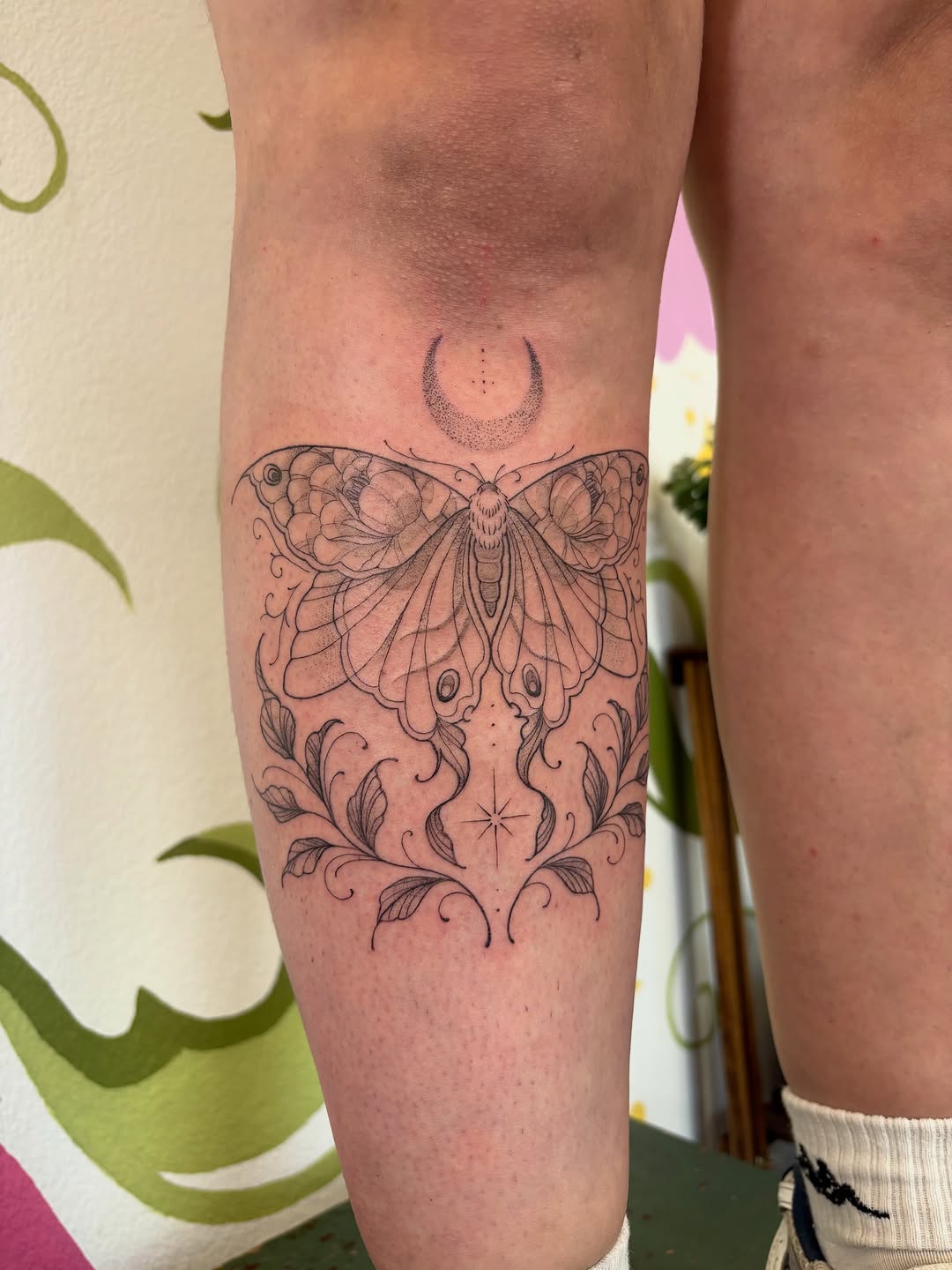 Tattoo by @amberloutattoo โ fine_line, dotwork