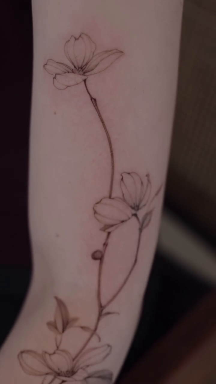 Tattoo by @nadiatattooer — fine_line