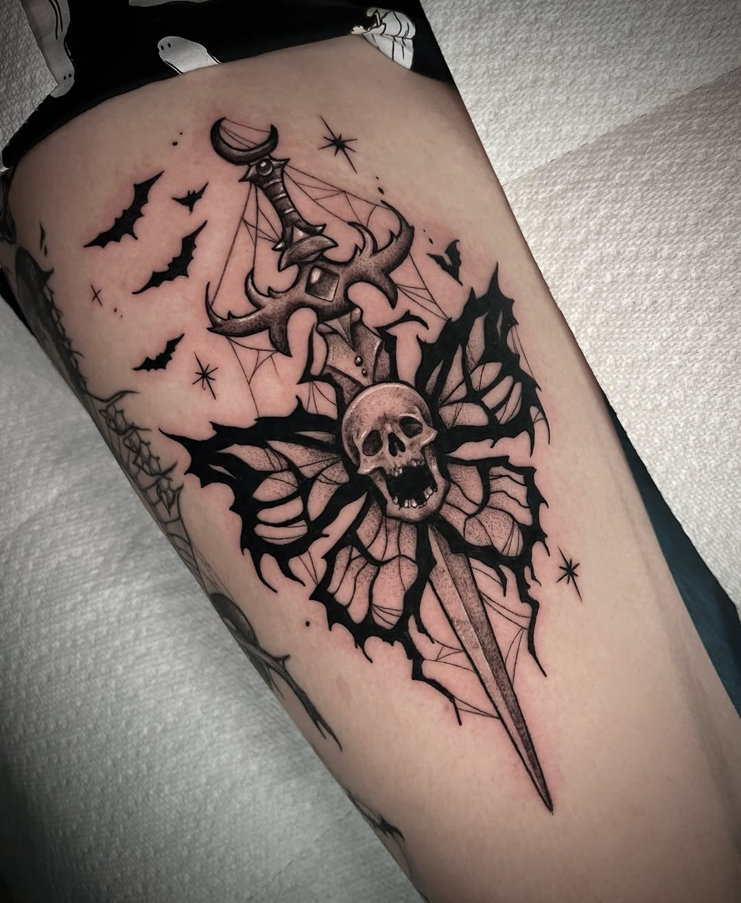 Tattoo by @leawhite_tattoos β blackwork, dotwork