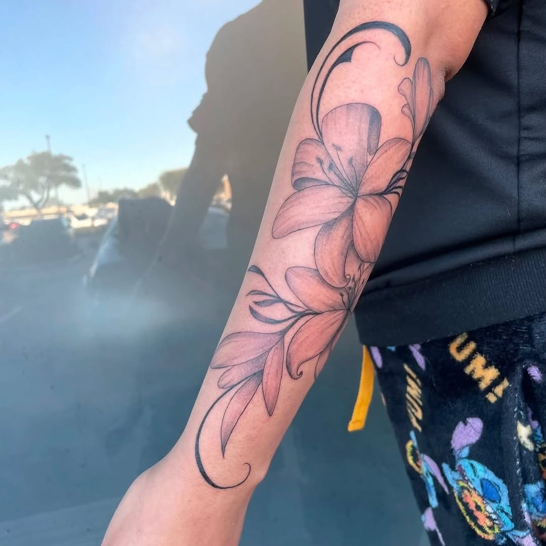 Tattoo by @tori_tattooz β black_and_grey, fine_line