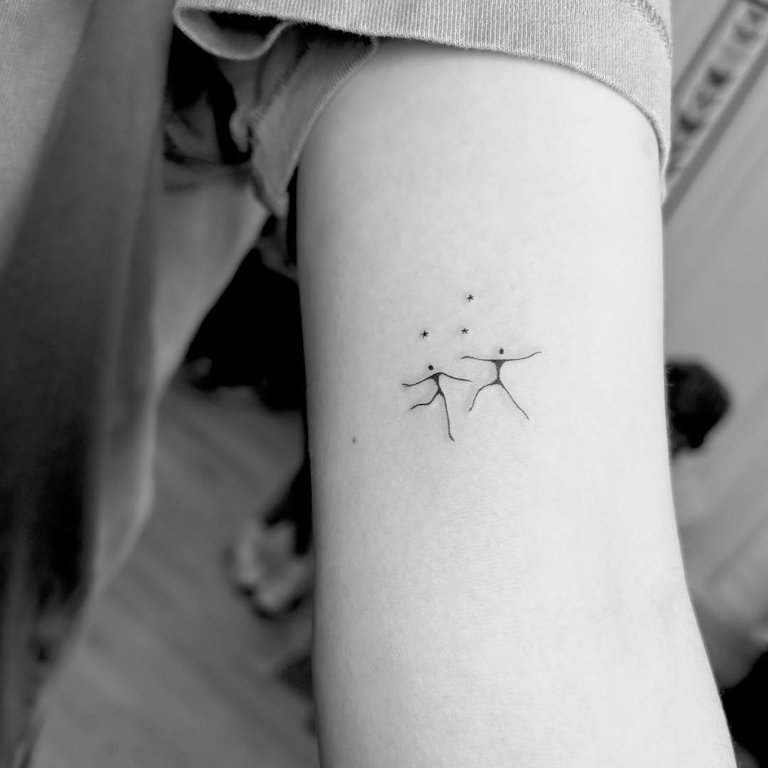 Tattoo by @littleinkliv โ fine_line, minimalist