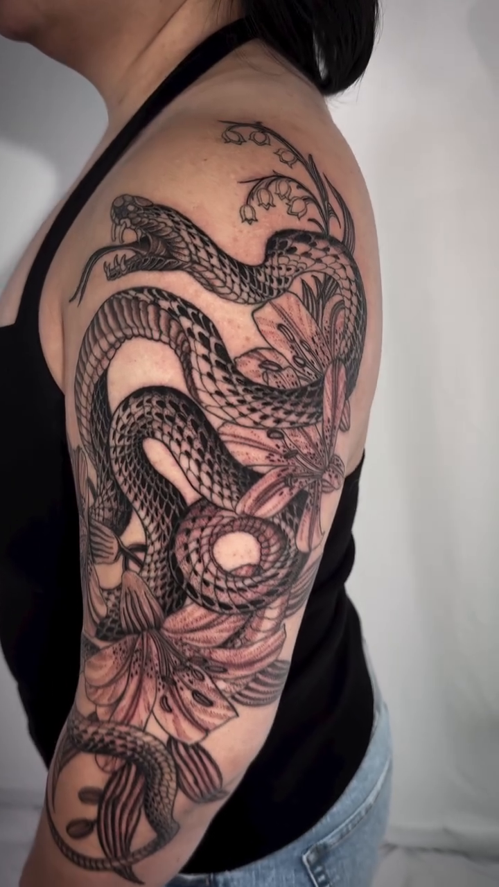 Tattoo by @hiralupe_tattoo — black_and_grey, realism
