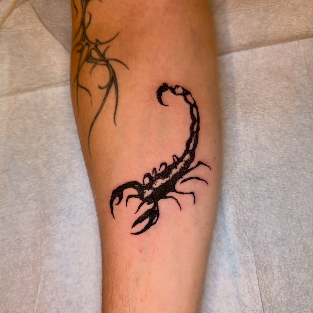 Tattoo by @noahvincenttattoo — blackwork