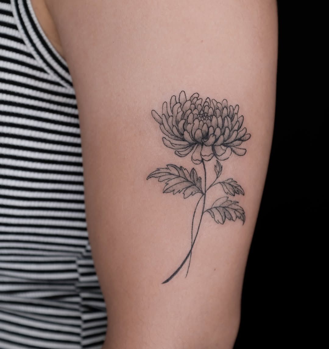 Tattoo by @eyu.tats โ fine_line