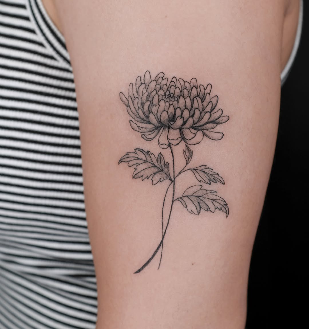 Tattoo by @eyu.tats โ fine_line