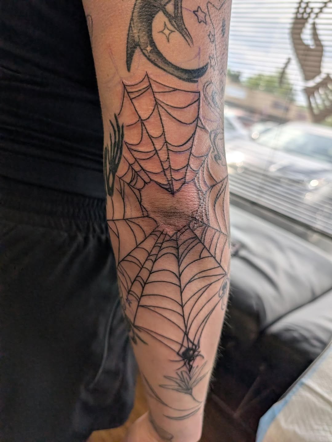 Tattoo by @hearthcreativestudios โ blackwork