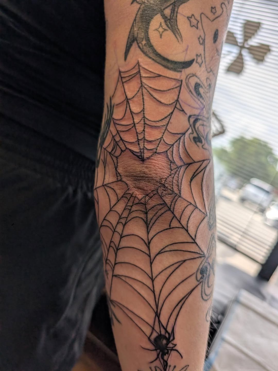 Tattoo by @hearthcreativestudios โ blackwork