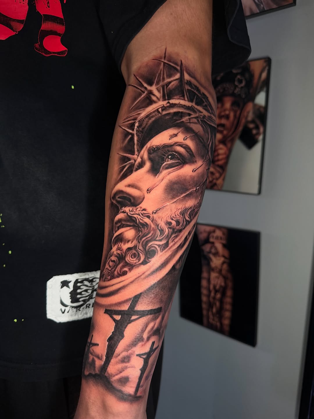 Tattoo by @lasmanosdeltoro — realism, black_and_grey
