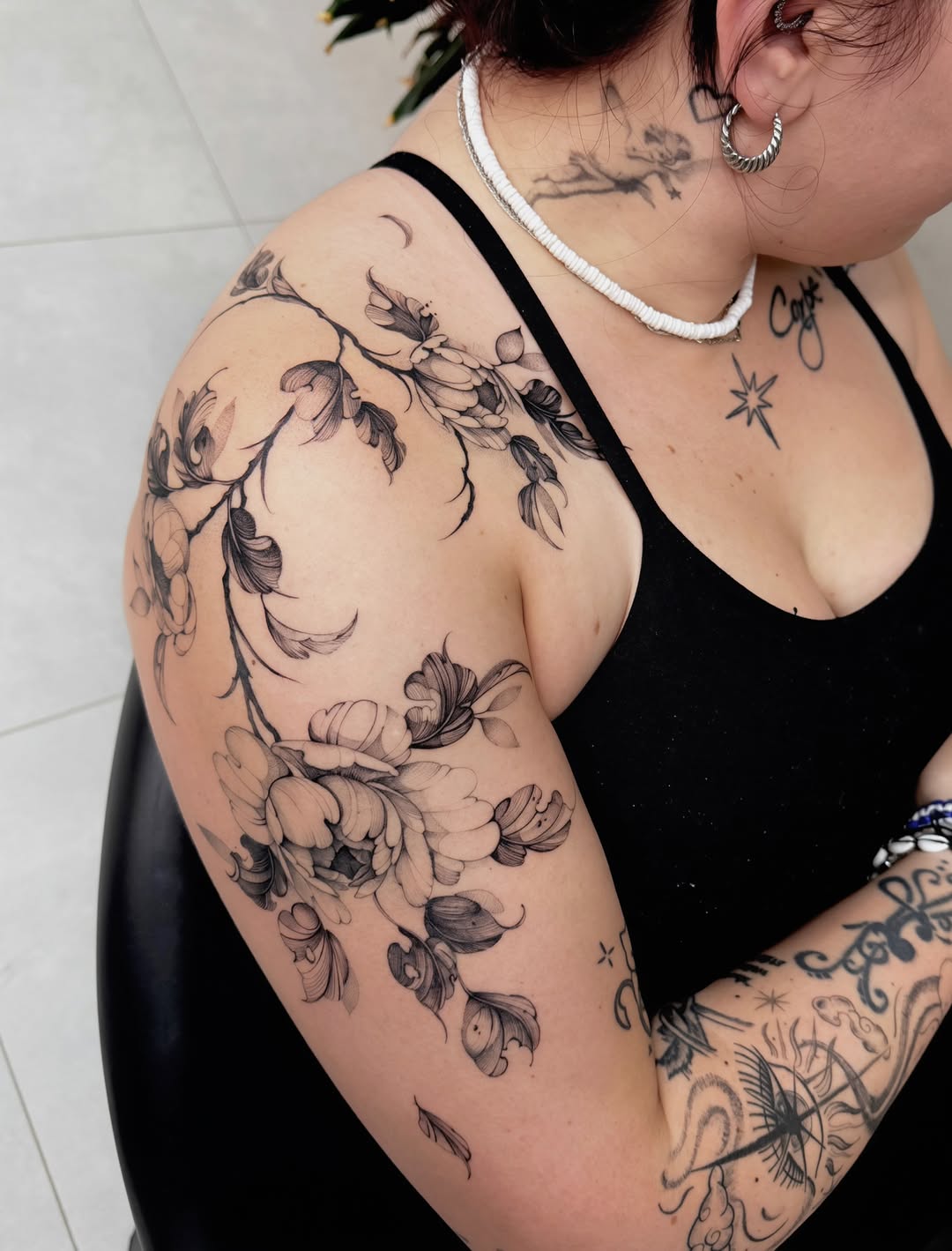 Tattoo by @allisson.lestudion20 — fine_line, black_and_grey