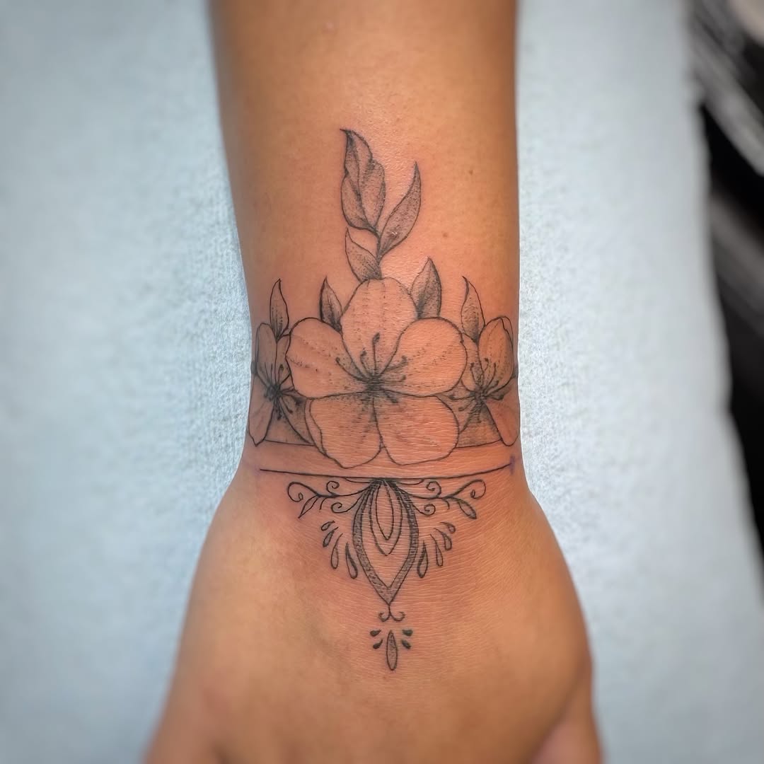 Tattoo by @emmarainetattoo — fine_line, ornamental