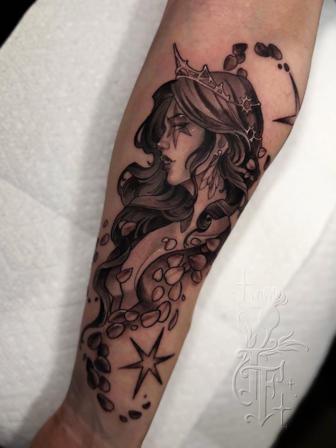 Tattoo by @thistlefoot.tattoo β black_and_grey, realism