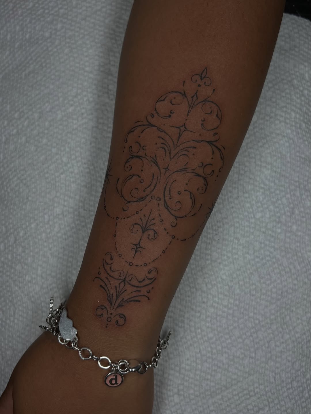 Tattoo by @inkby.isa — fine_line, ornamental