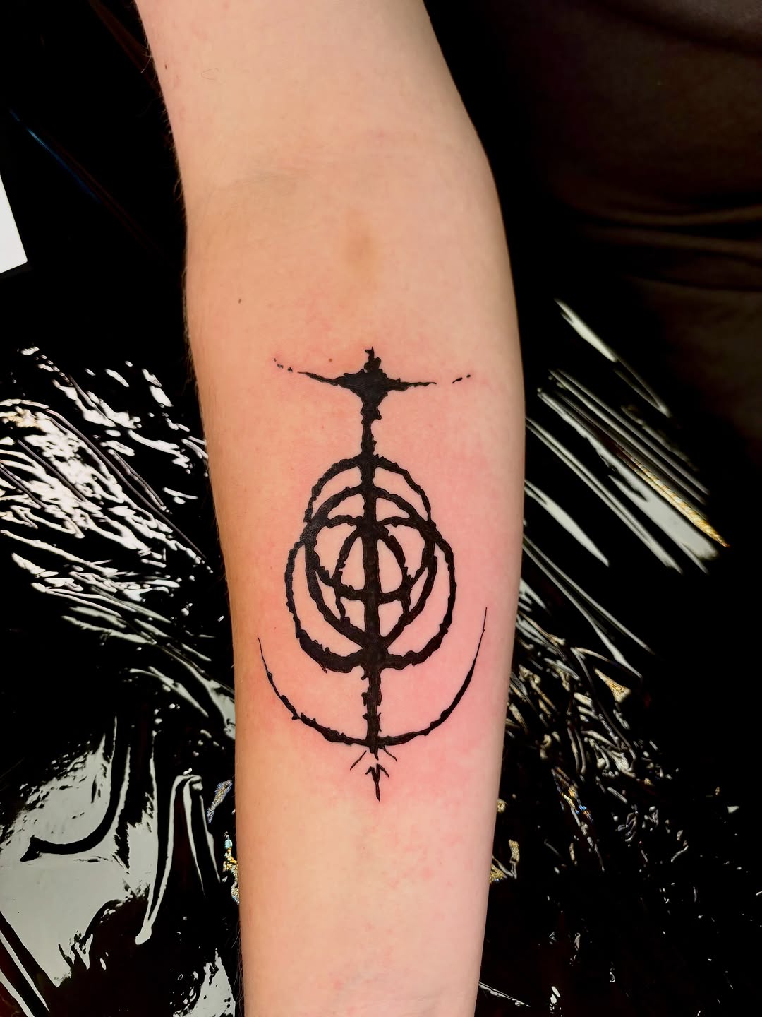 Tattoo by @lucyhtattoo โ blackwork