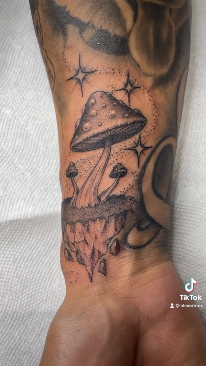 Tattoo by @alexorteez โ black_and_grey, dotwork
