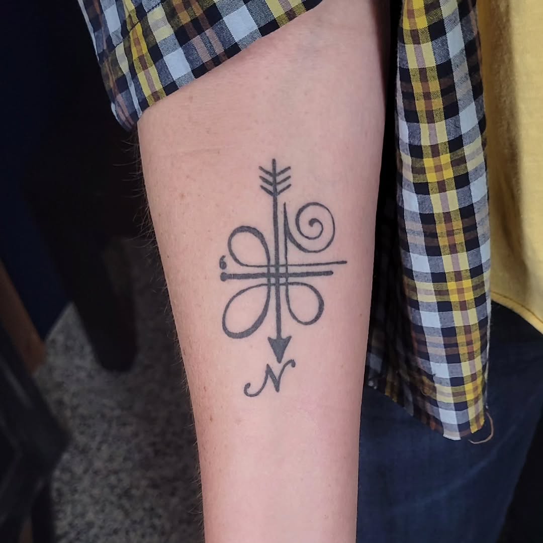 Tattoo by @sarah_tone_ink — geometric, lettering_script