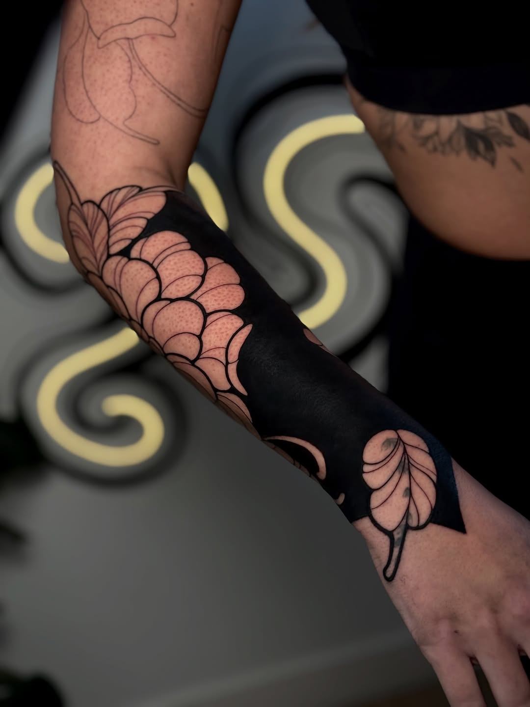 Tattoo by @blattattoo โ blackwork, japanese_irezumi