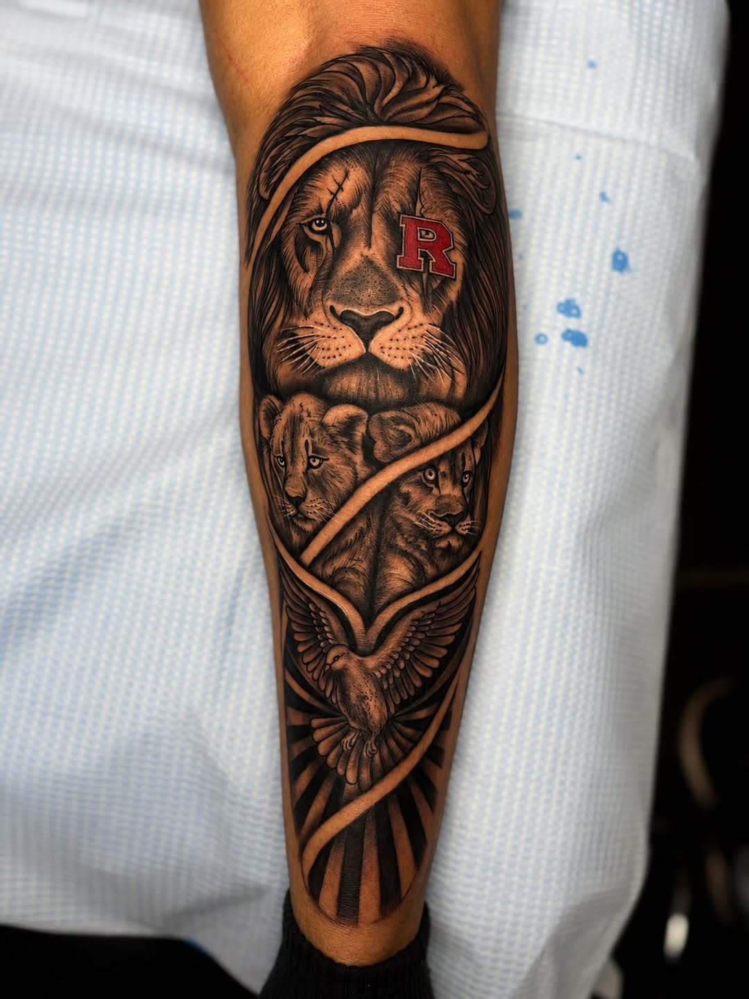 Tattoo by @dayse_ink — realism, black_and_grey