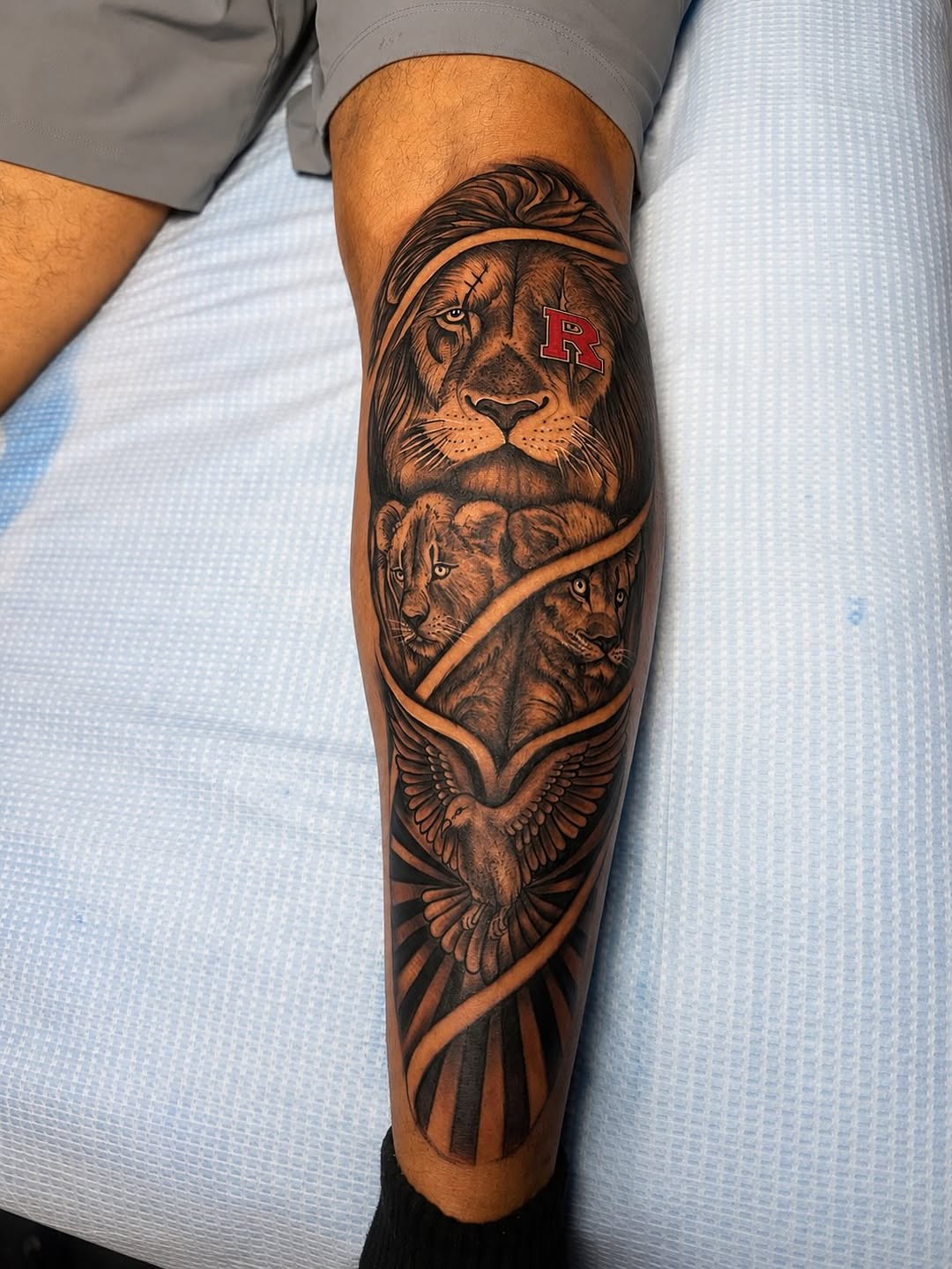 Tattoo by @dayse_ink — realism, black_and_grey