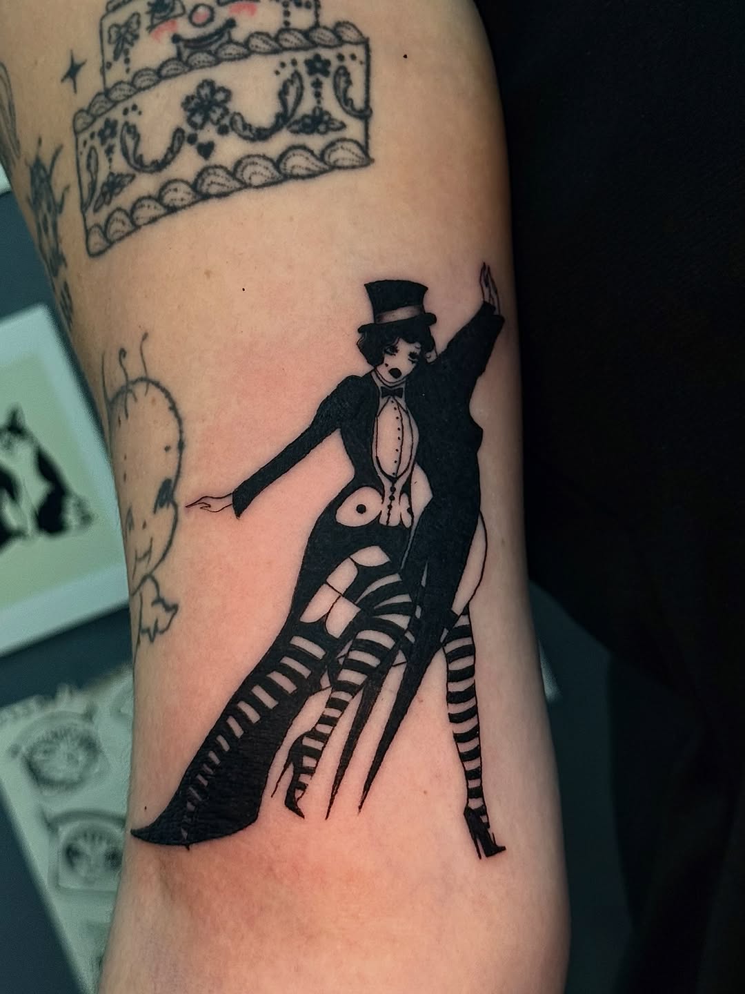 Tattoo by @meliasdolls — blackwork, illustrative