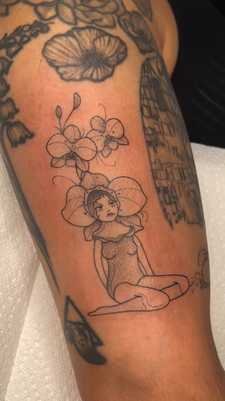 Tattoo by @julesdoestattoos โ fine_line, illustrative