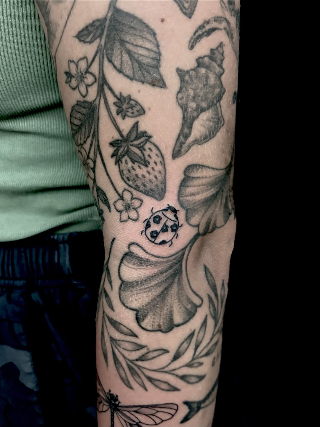 Tattoo by @letmechangemyusernamepleaseomg — black_and_grey, fine_line