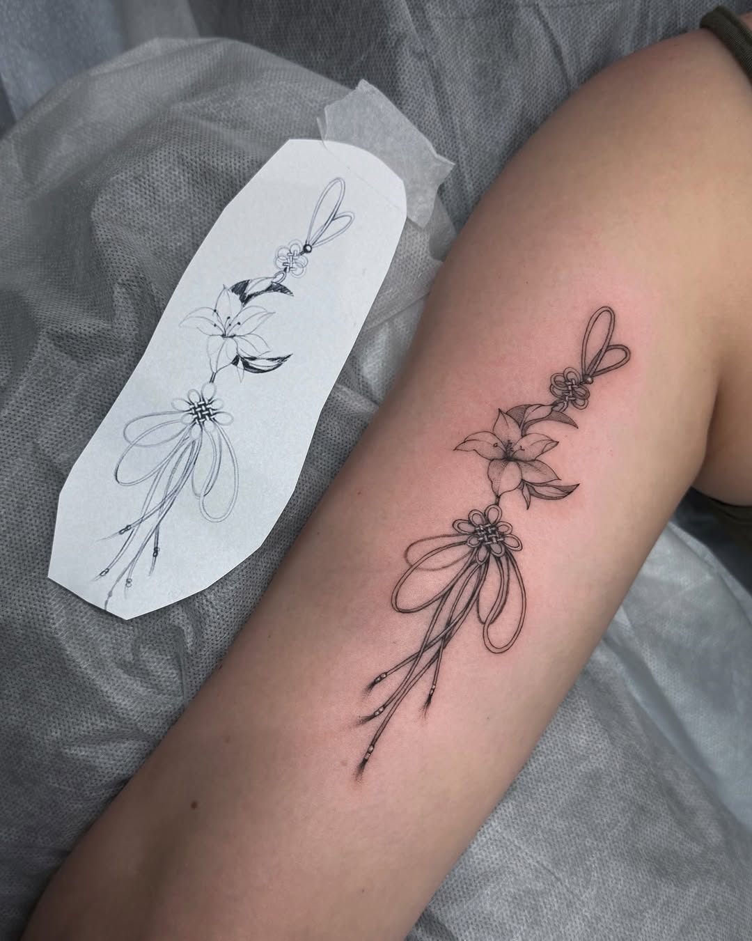 Tattoo by @ezzeink — fine_line, ornamental