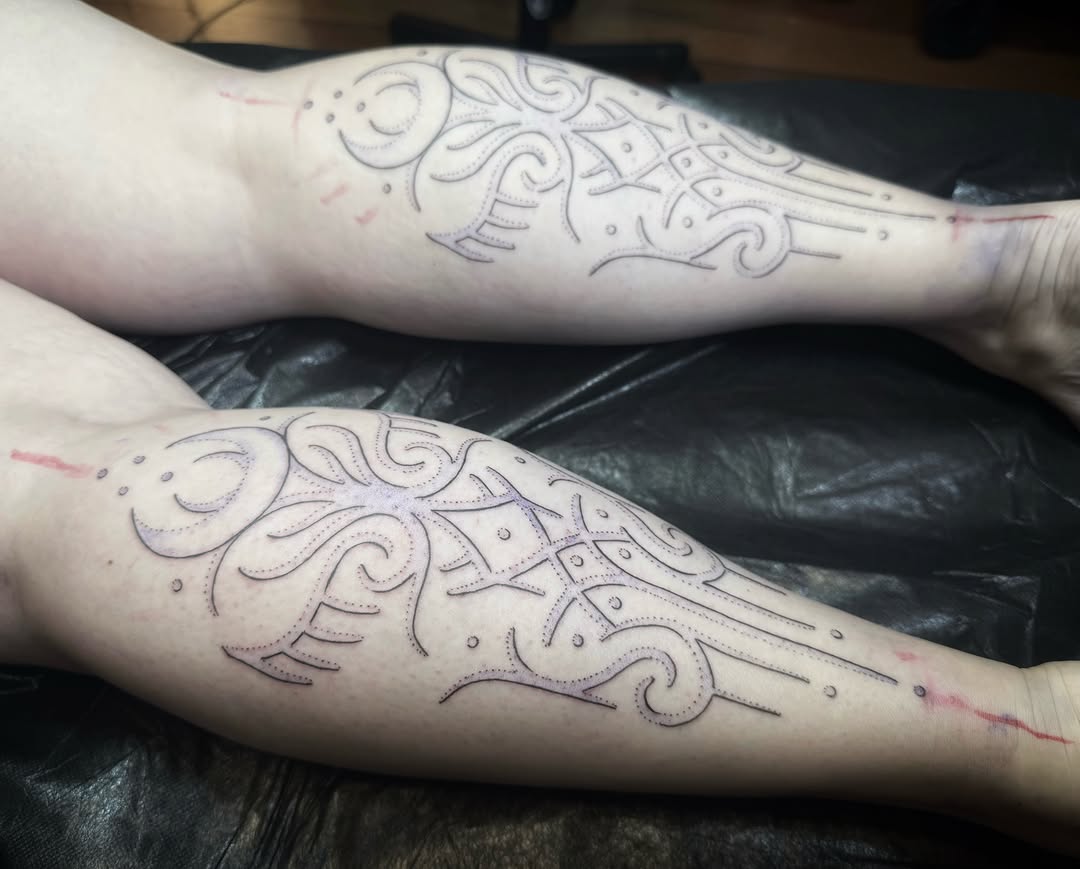 Tattoo by @sanctumsenunatattoo โ geometric, dotwork